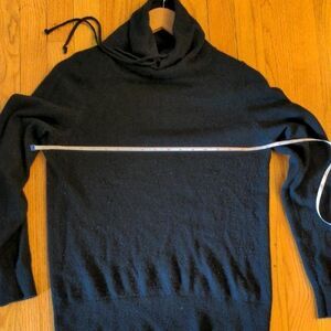 like new cashmere L.L. Bean women's black Turtleneck Sweater